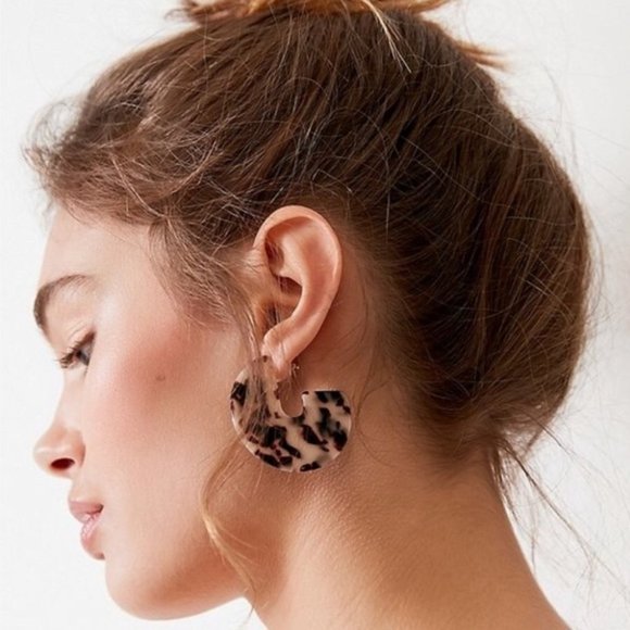 Tortoise Shell Earrings - Picture 2 of 6